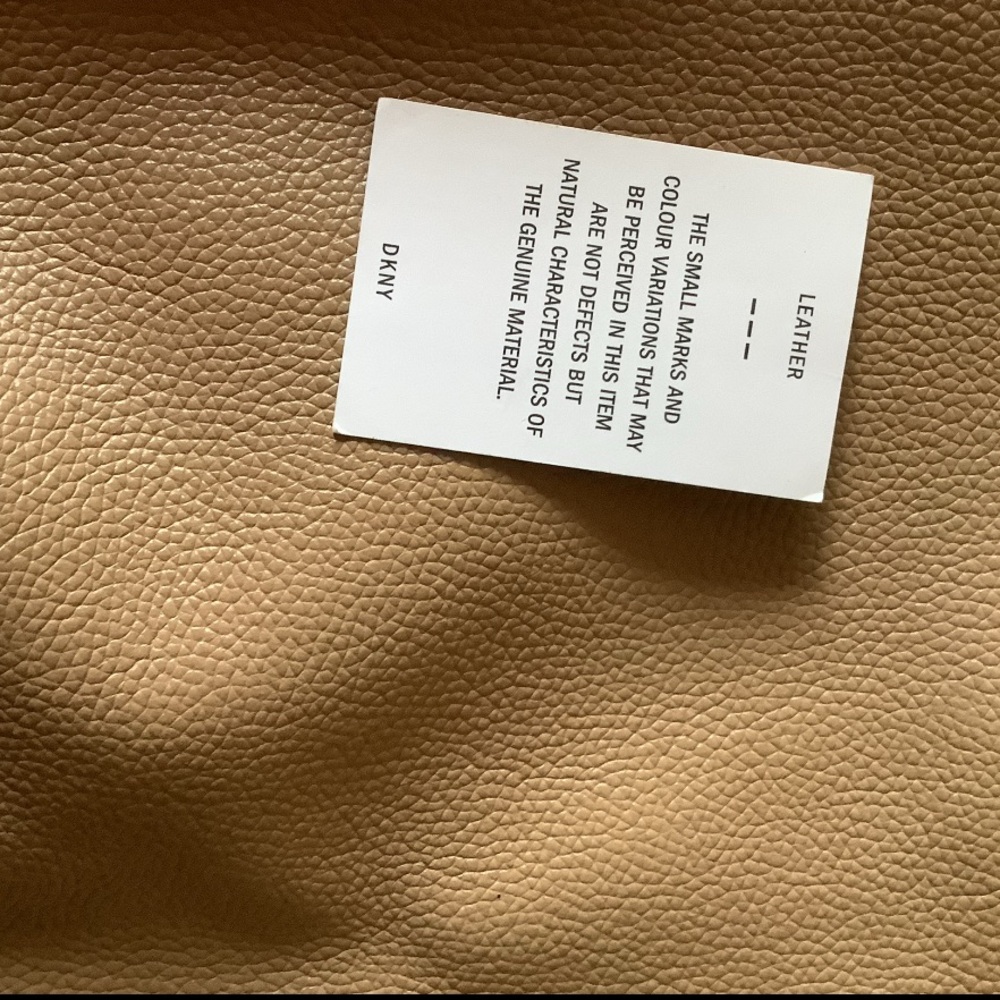 Elegant DKNY Women's Bag - Picture 10 of 10